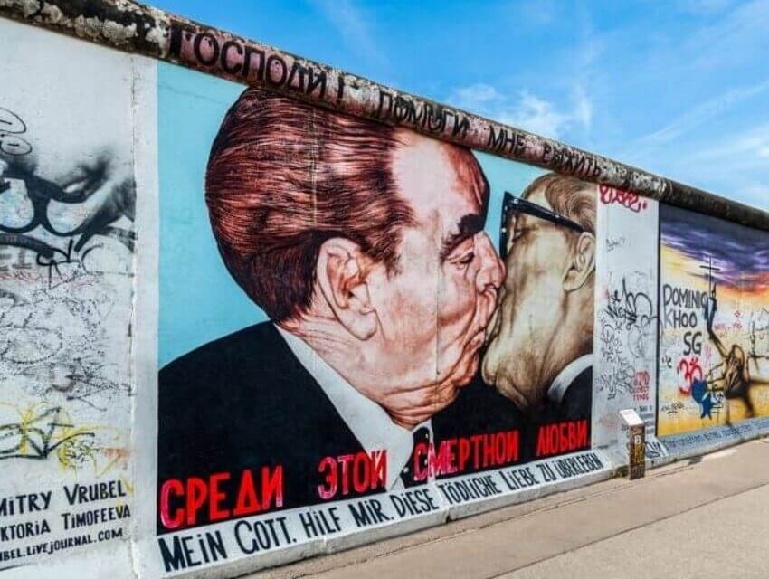 Берлінська стіна 15 Best Things to Do in Berlin, Germany-2-2.jpg